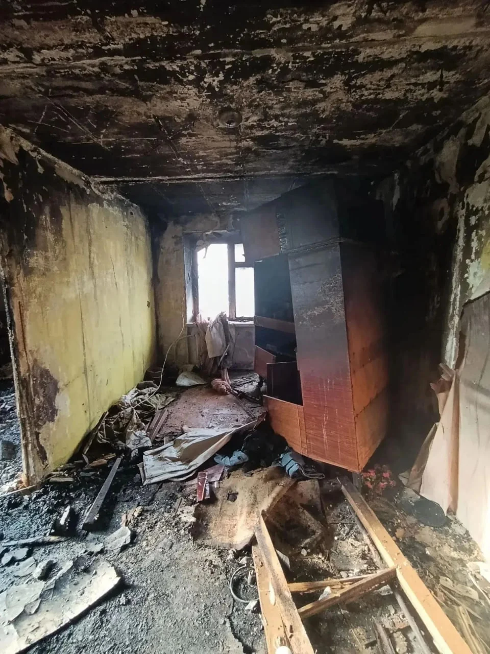 Сильно повреждённое огнём жилое помещение после одного из сентябрьских эпизодов в ЛНР