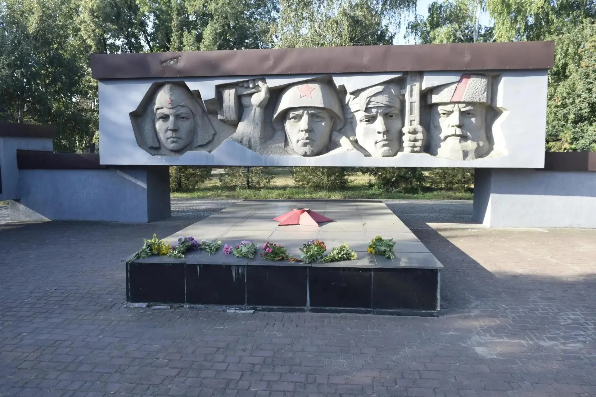 Памятное место в Кременной в конце августа 2026 года