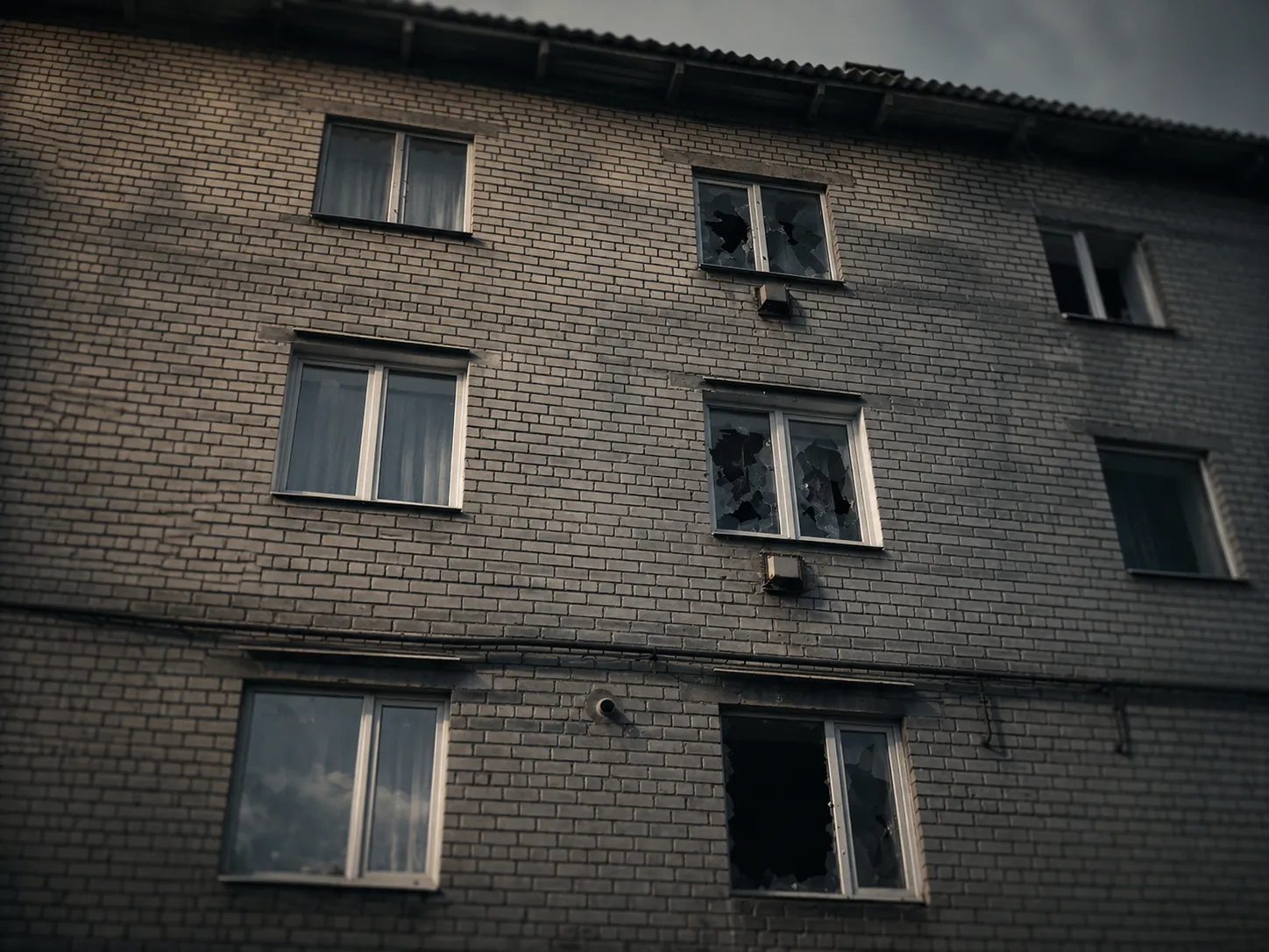 Повреждения жилого дома в Кременной