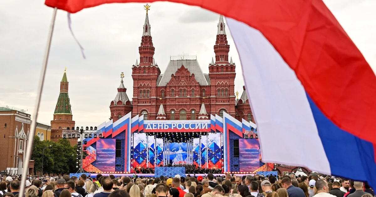 ЛНР, Россия и повседневная жизнь на прифронтовой территории